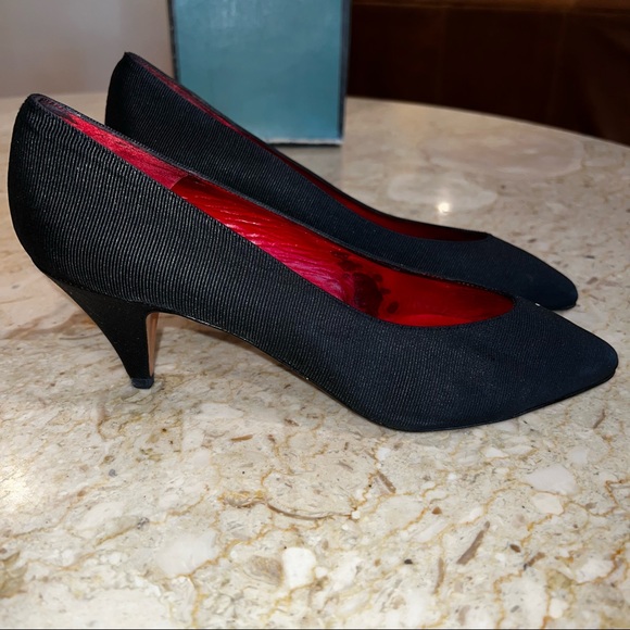 Vintage Regina 80s Black Leather Lined Almond Toe Heels. Size 8.5 Narrow - Picture 7 of 10